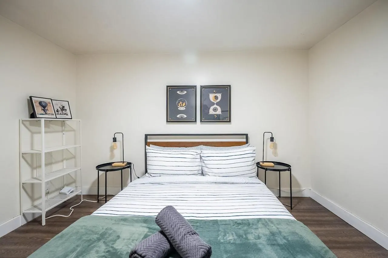 2Br Modern Apt - Near The Trinity Bellwoods Park Apartamento Toronto 0*,  Canadá